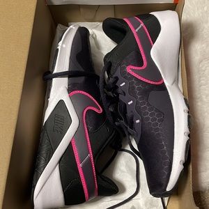 Women’s Nike Legend Essential 2